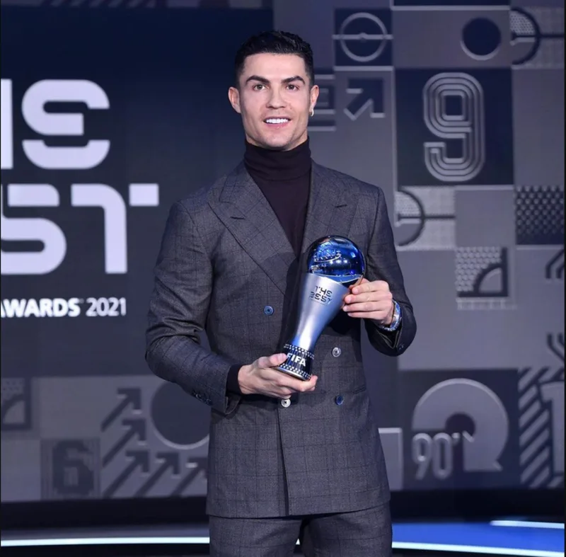 Ngoài bóng đá, Cristiano Ronaldo còn được xem là biểu tượng thời trang với hình ảnh chỉn chu và thương hiệu CR7 nổi bật.